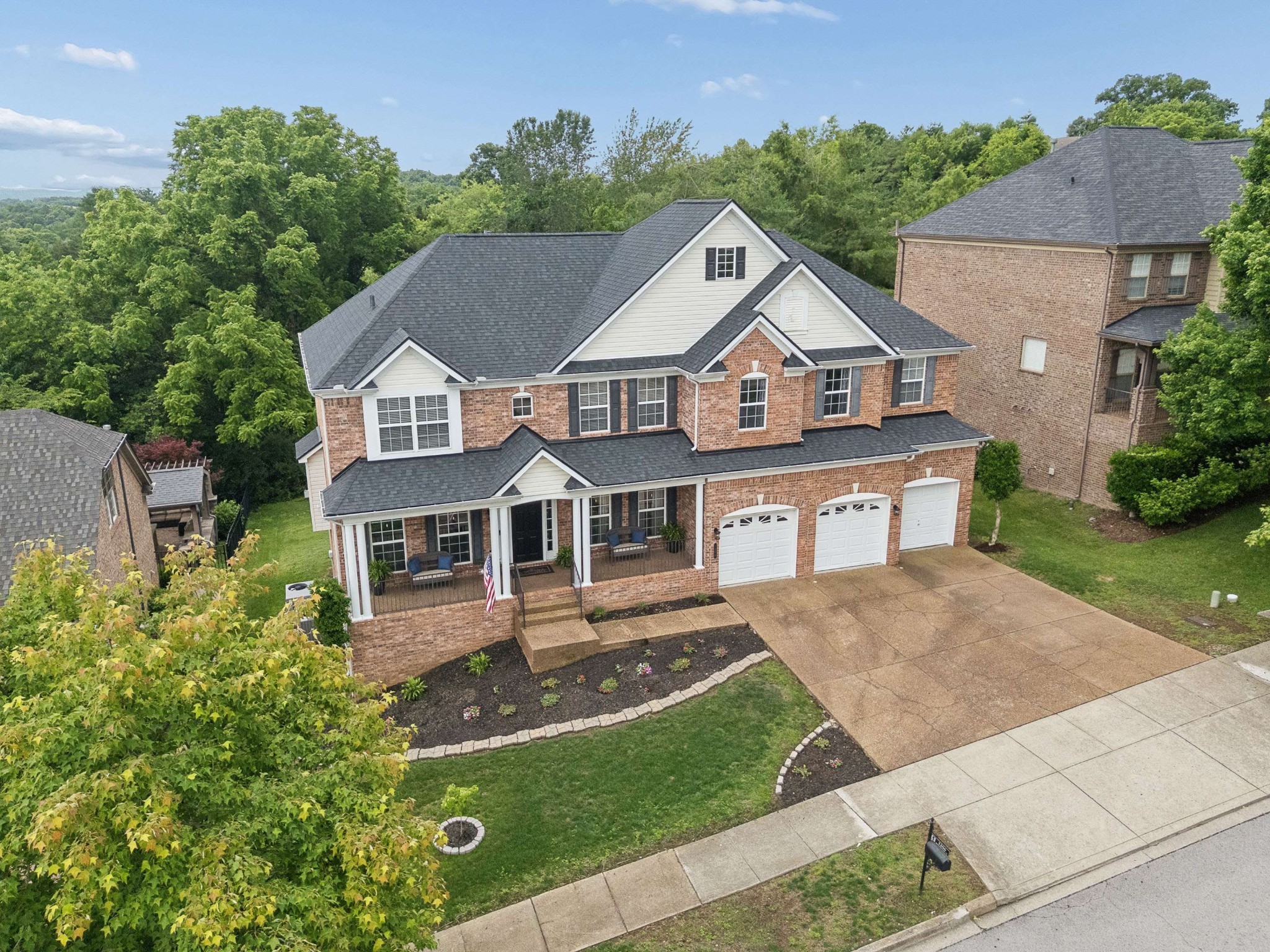 1206 Broadmoor Cir