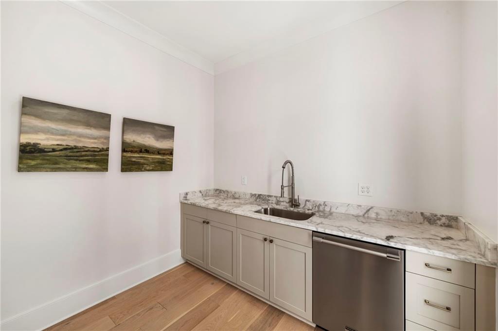 1074 Moores Mill Road NW