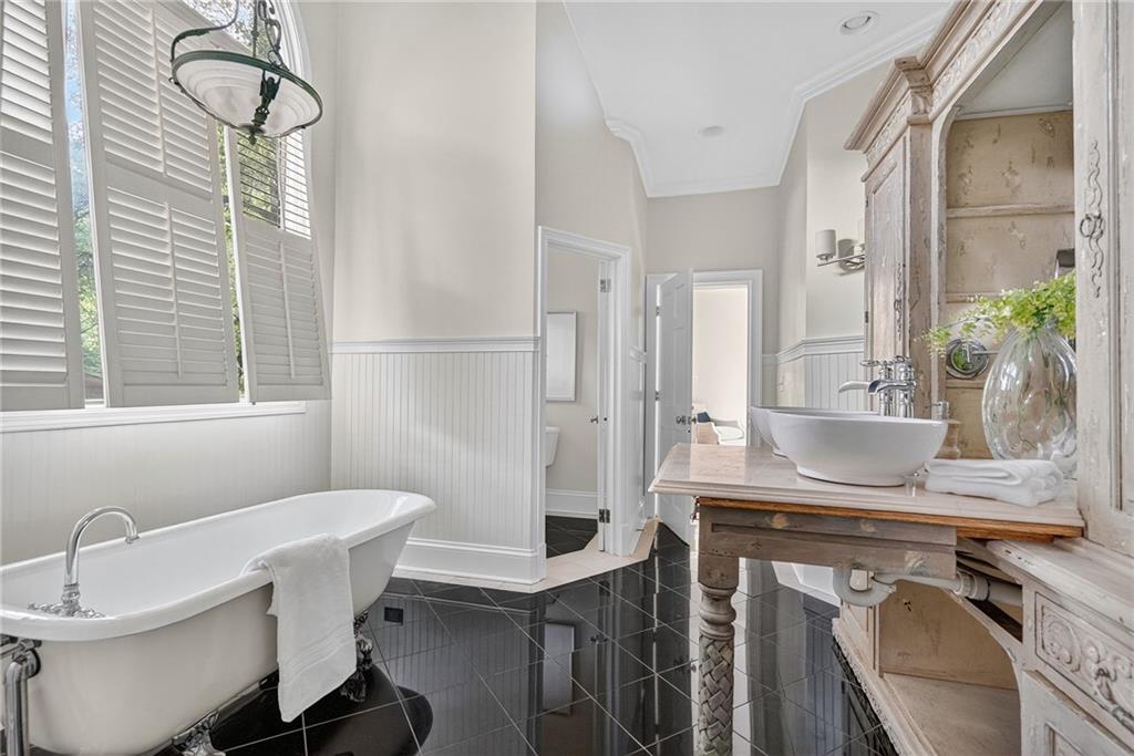 1018 Peachtree Battle Circle NW