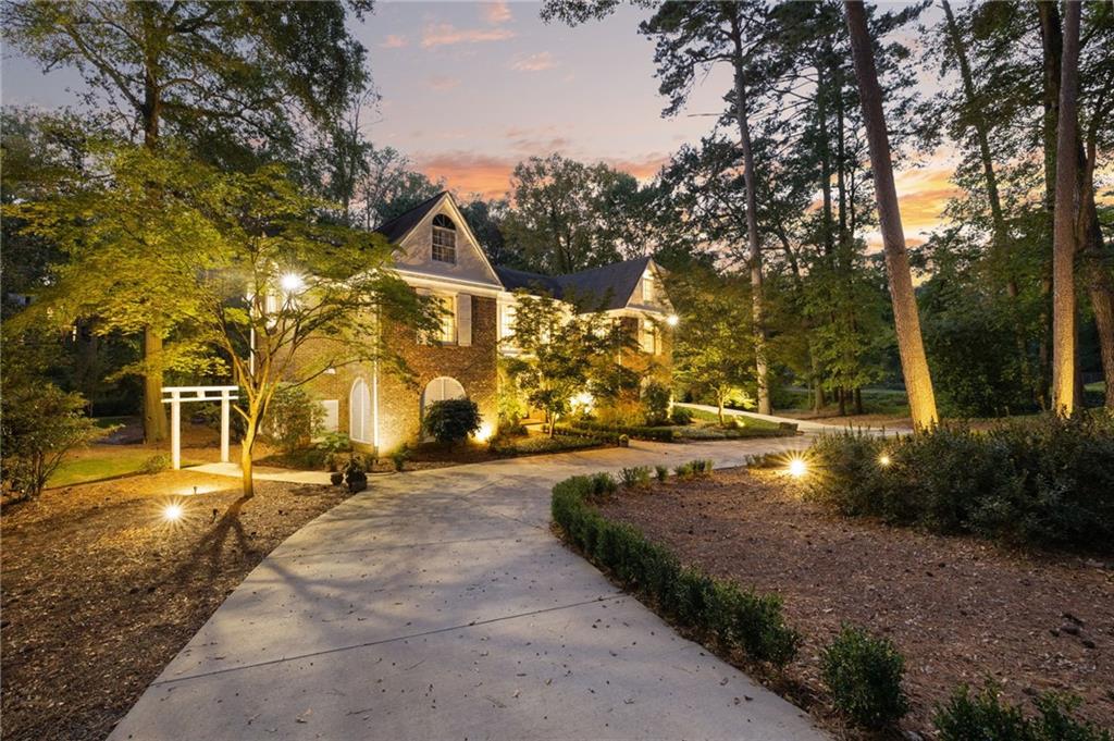 1018 Peachtree Battle Circle NW