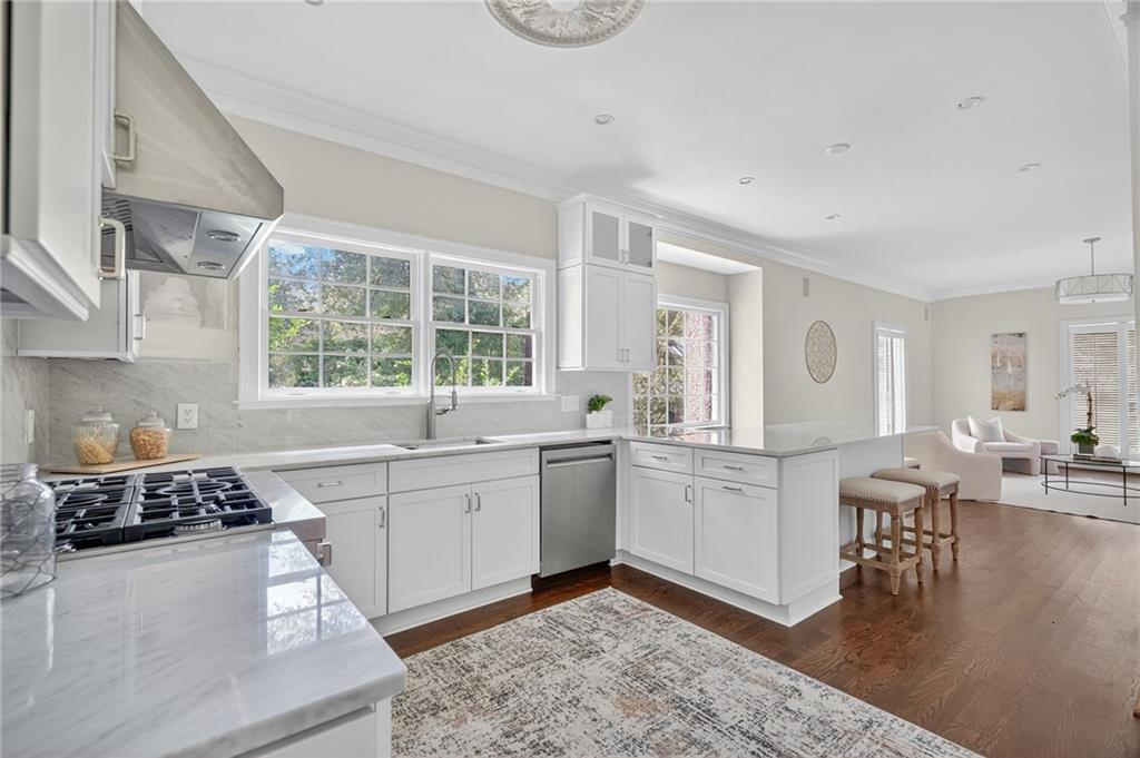 1018 Peachtree Battle Circle NW