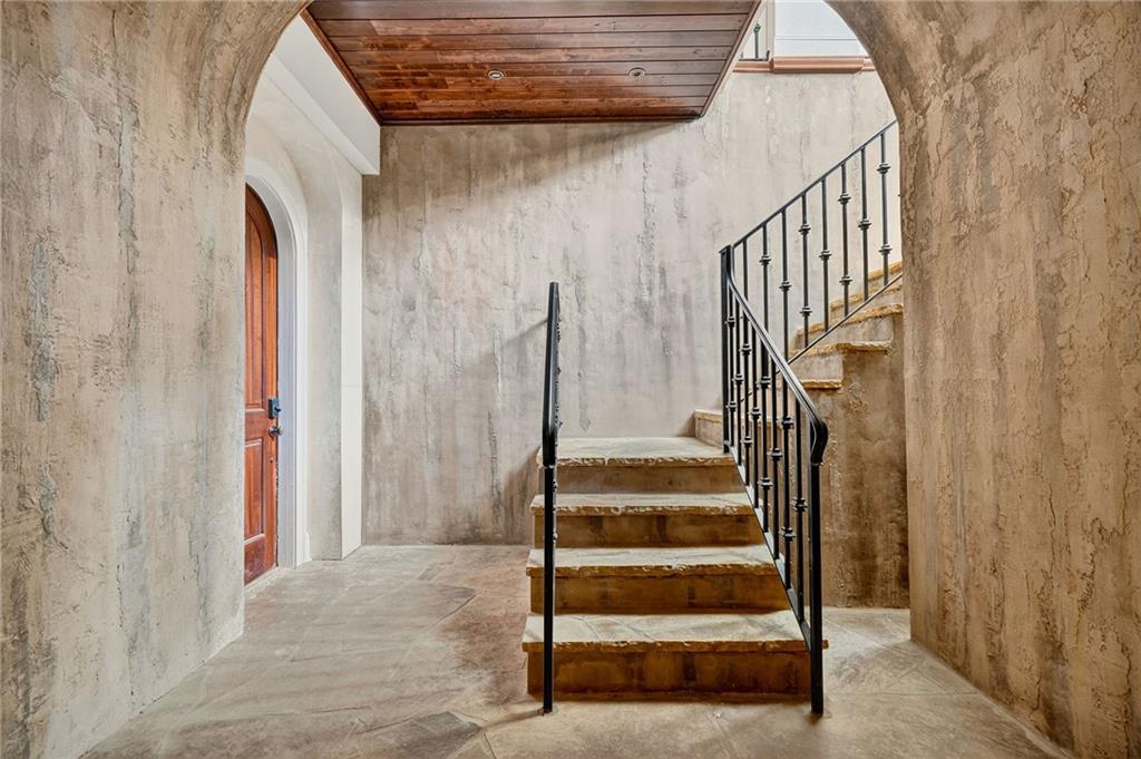 1018 Peachtree Battle Circle NW