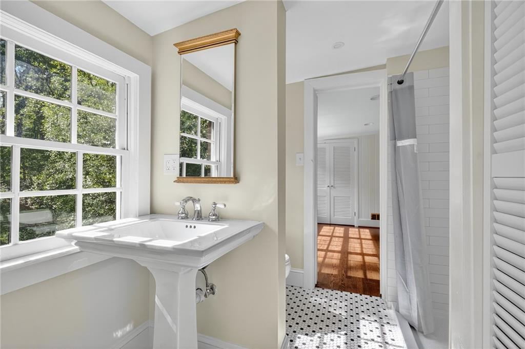 1018 Peachtree Battle Circle NW