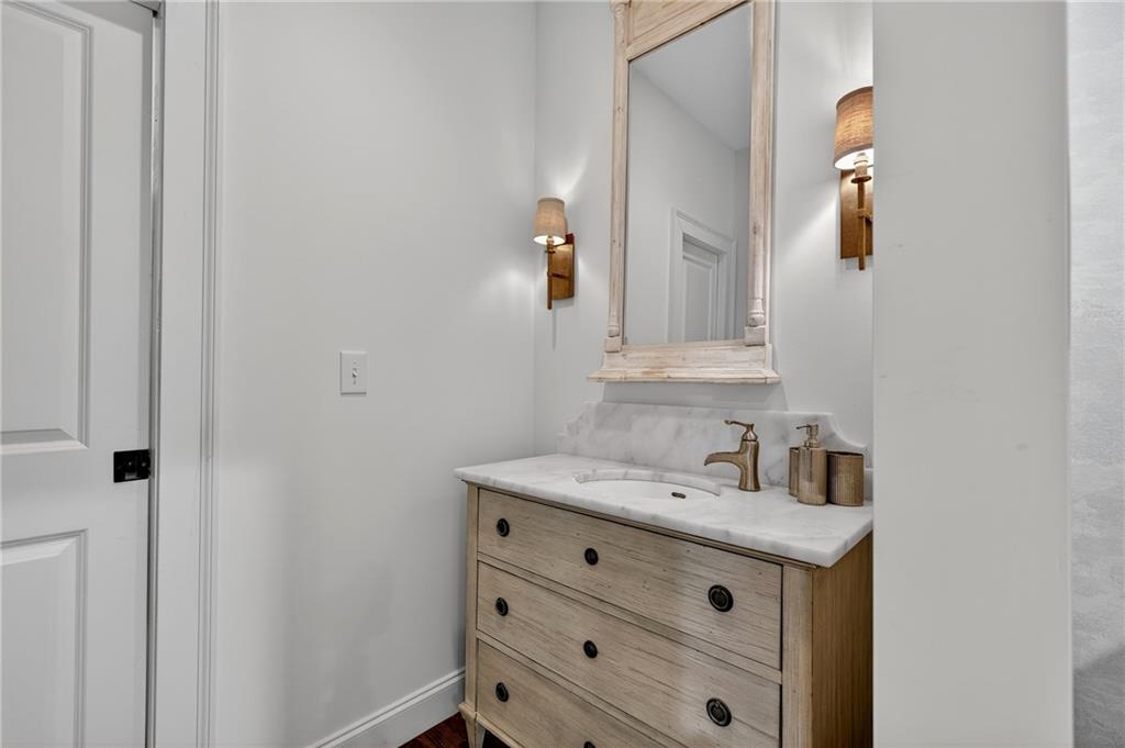 3280 W Roxboro Road NE