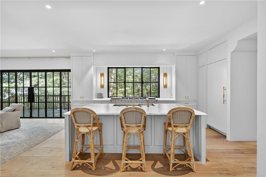 3280 W Roxboro Road NE