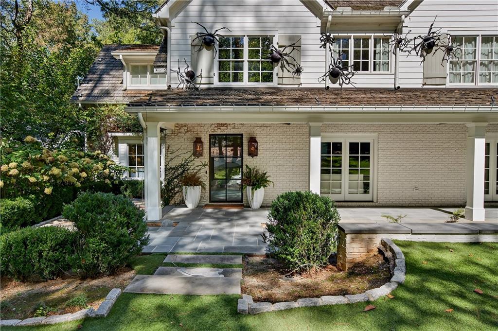 3280 W Roxboro Road NE