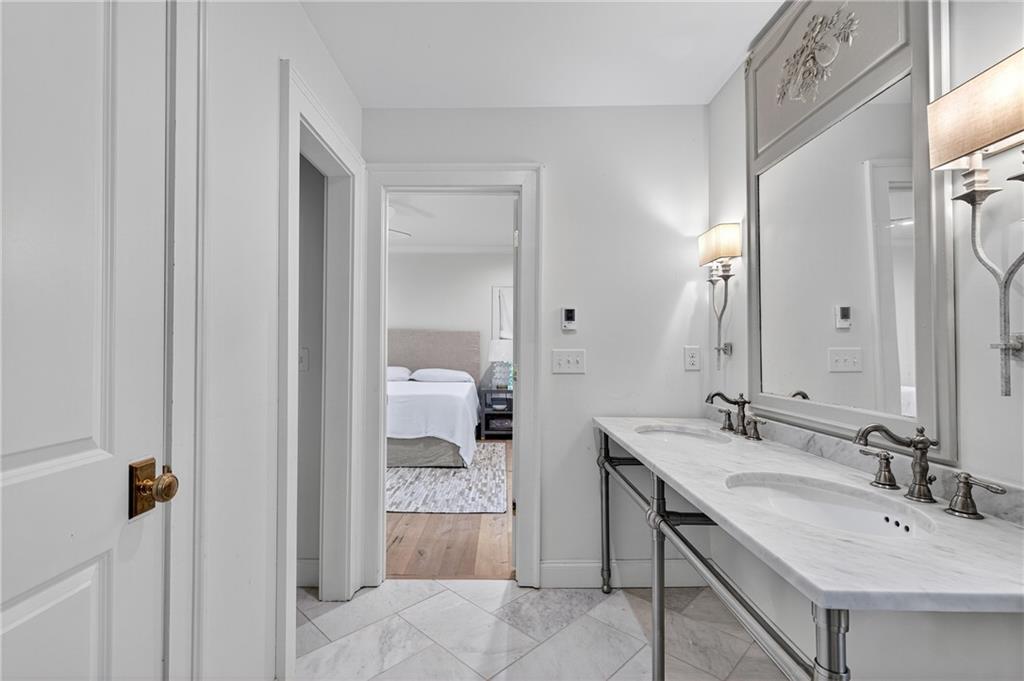 3280 W Roxboro Road NE