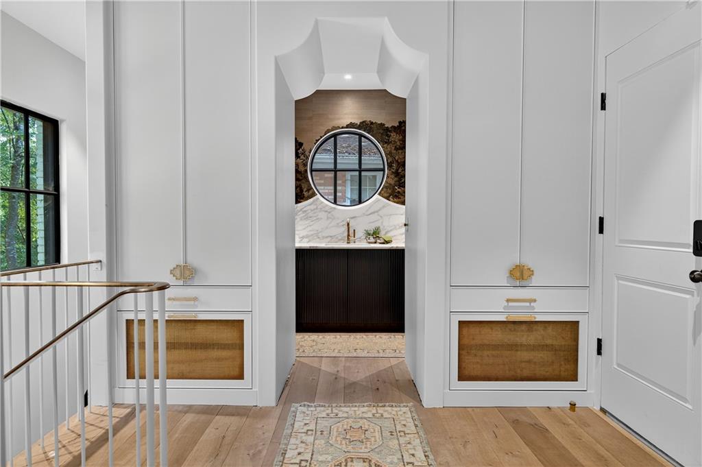 3280 W Roxboro Road NE