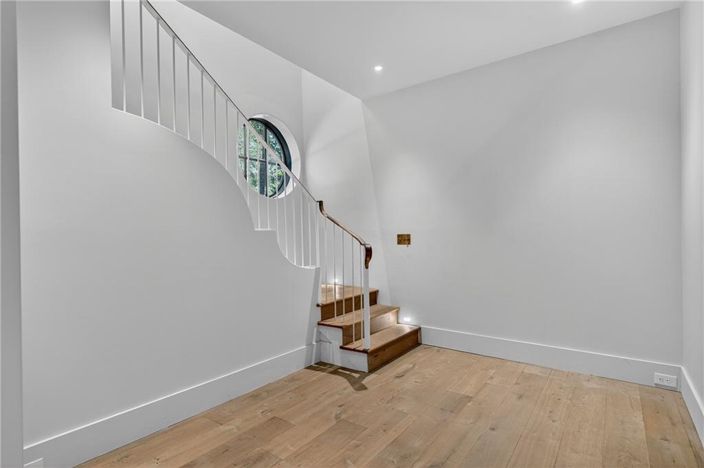 3280 W Roxboro Road NE