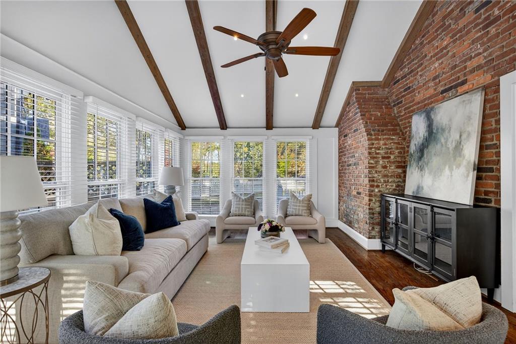 1072 Northcliffe Drive NW