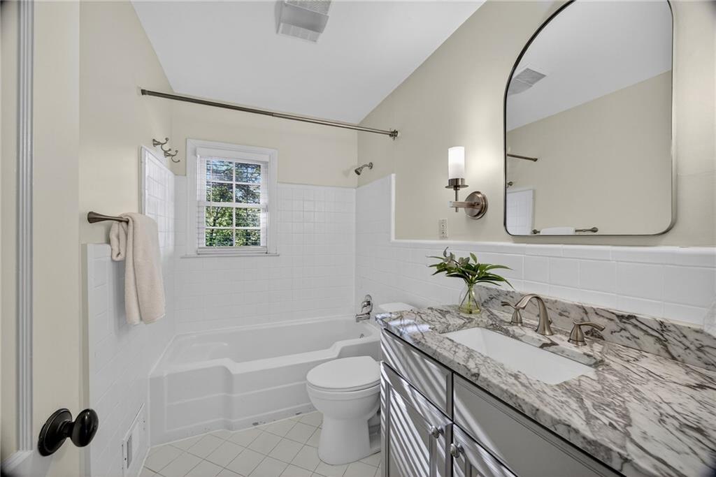 1072 Northcliffe Drive NW