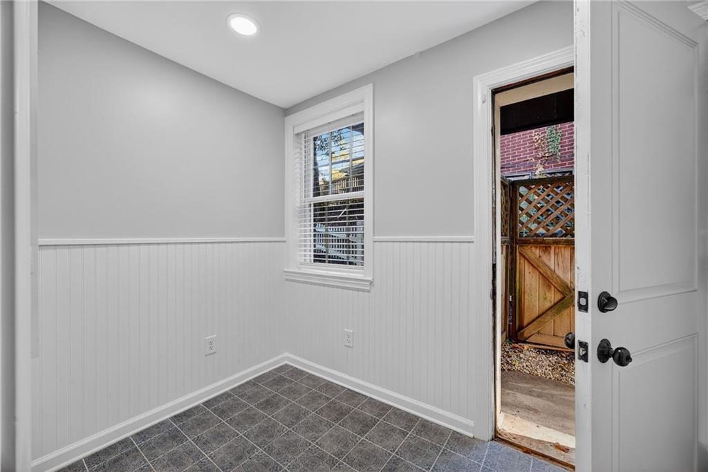 1072 Northcliffe Drive NW