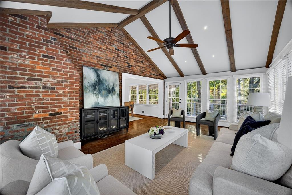 1072 Northcliffe Drive NW