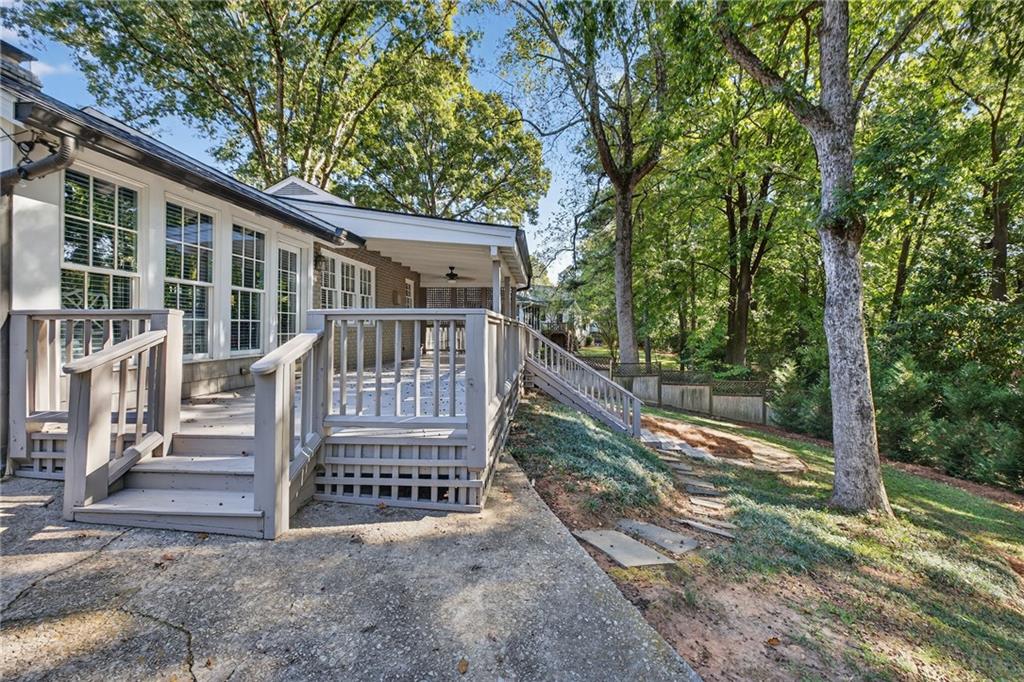 1072 Northcliffe Drive NW