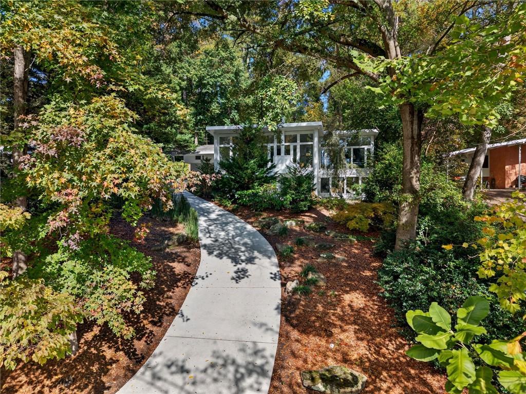 1196 Converse Drive NE