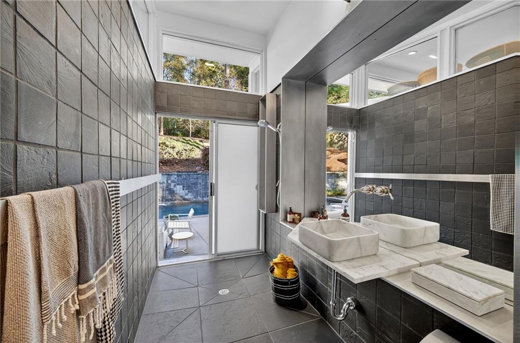 1196 Converse Drive NE