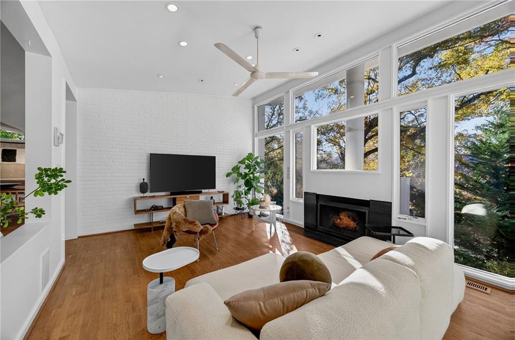 1196 Converse Drive NE