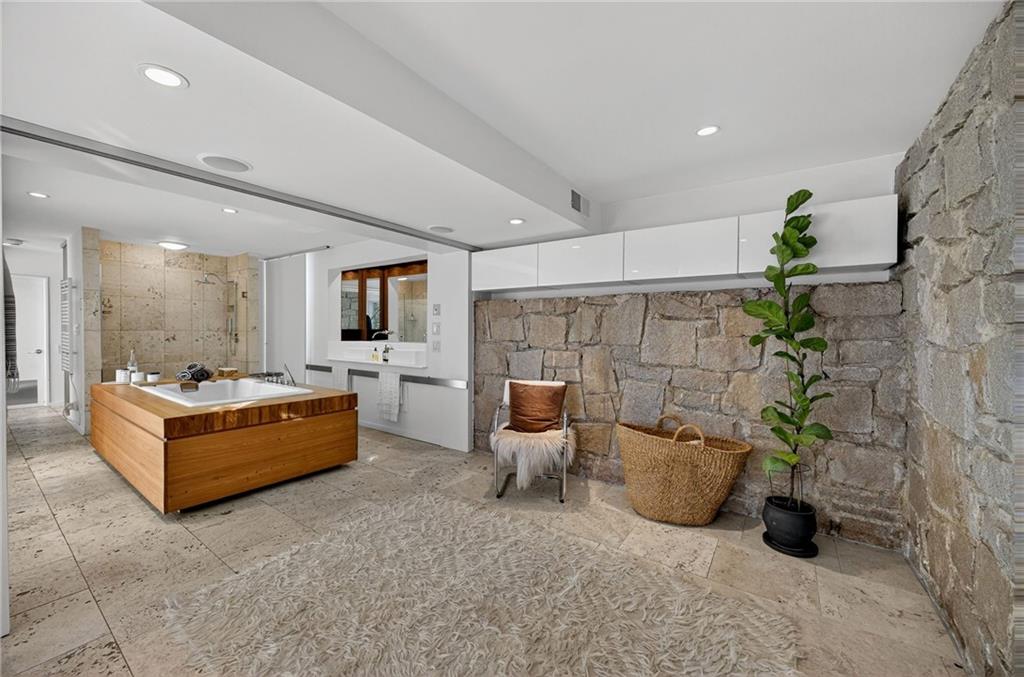 1196 Converse Drive NE