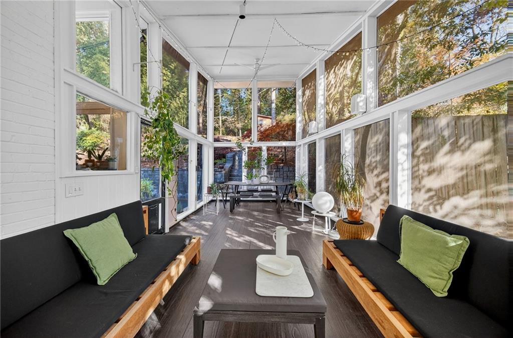 1196 Converse Drive NE