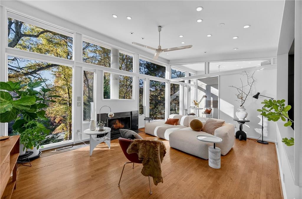 1196 Converse Drive NE