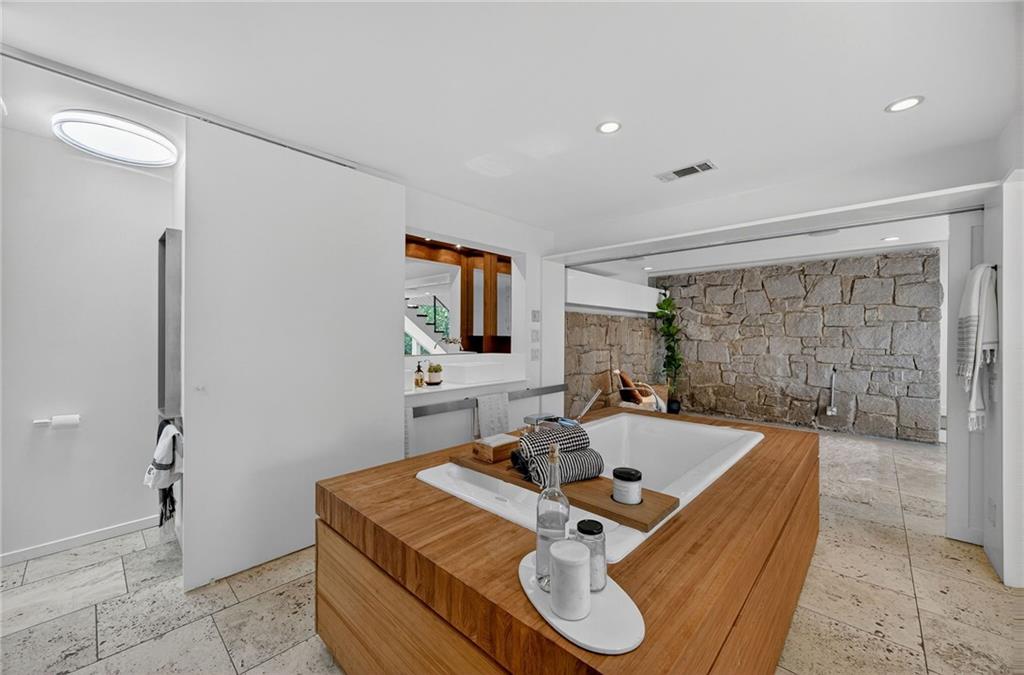 1196 Converse Drive NE