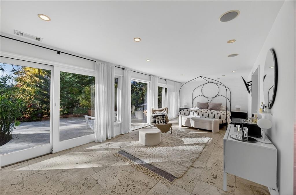 1196 Converse Drive NE