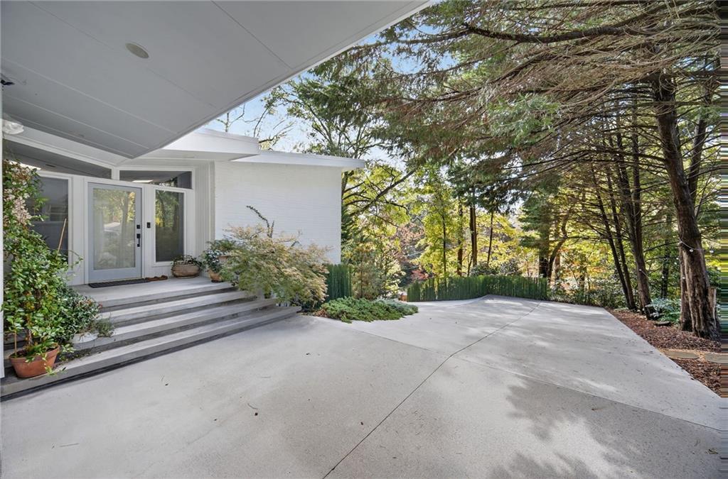 1196 Converse Drive NE