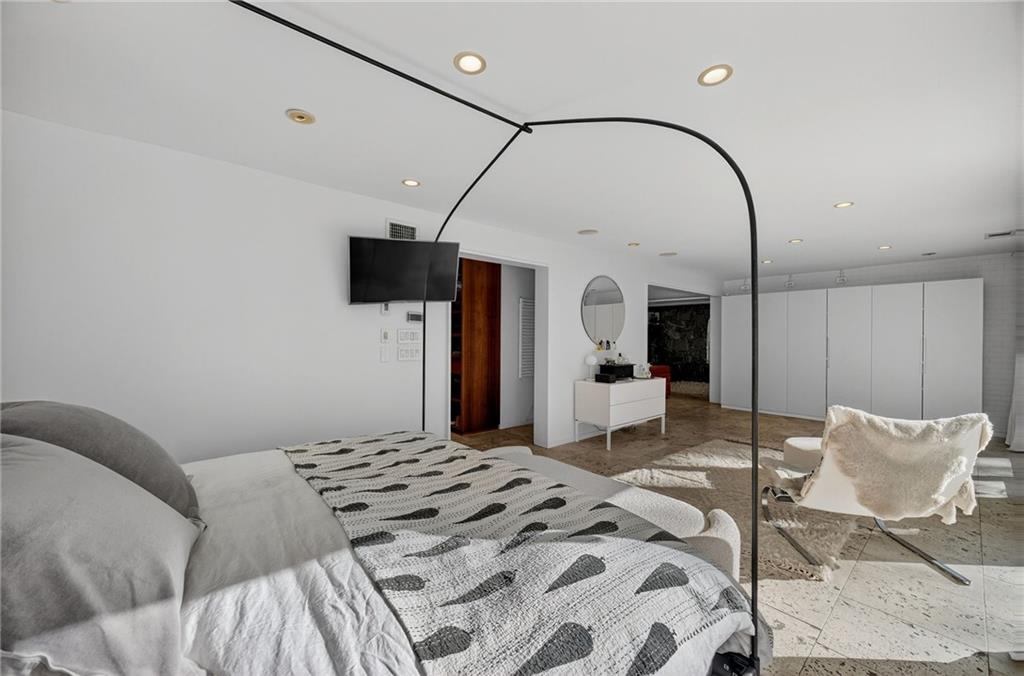 1196 Converse Drive NE