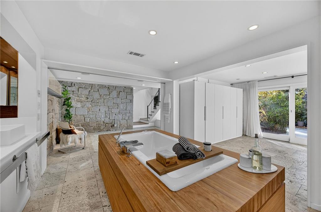 1196 Converse Drive NE