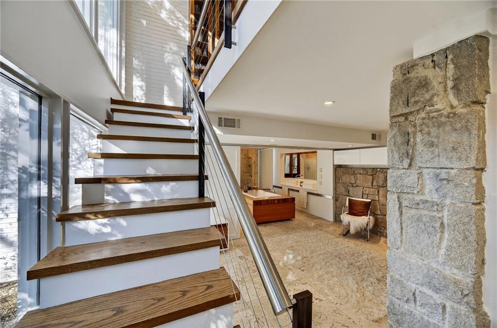 1196 Converse Drive NE