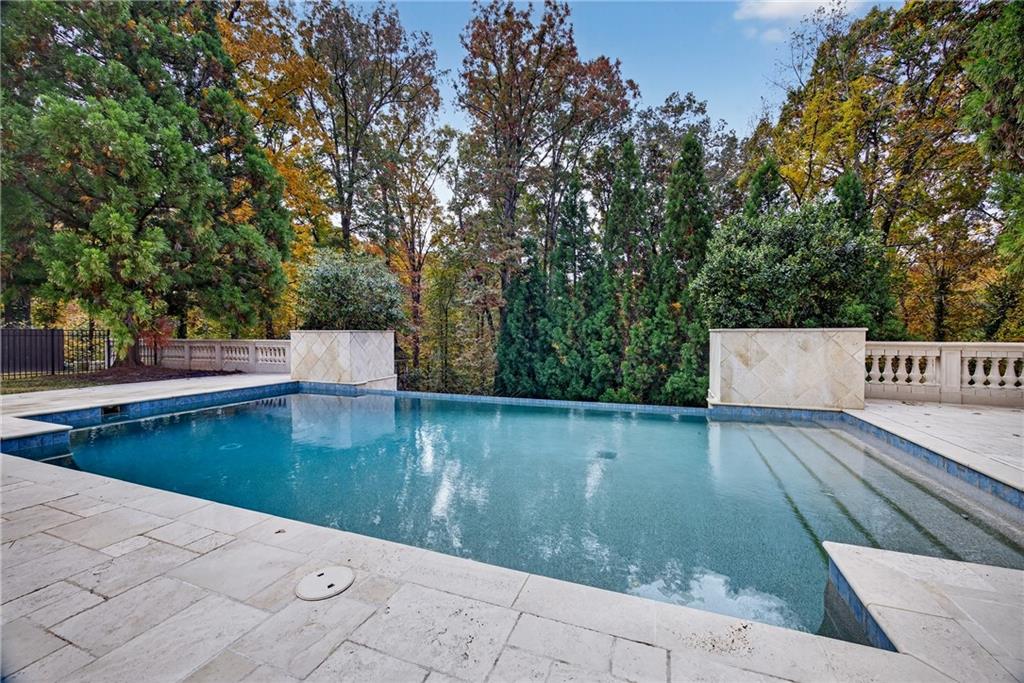 1250 Beechwood Hills Court NW