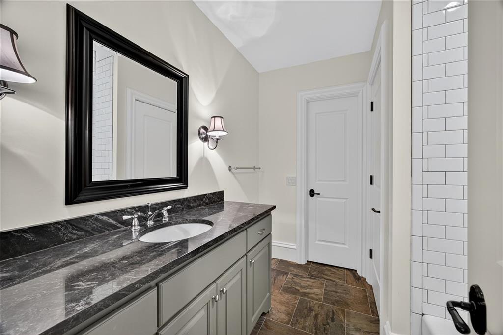 1250 Beechwood Hills Court NW