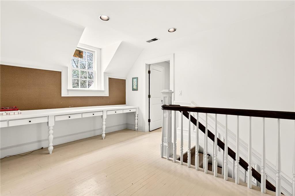 3814 Vermont Road NE