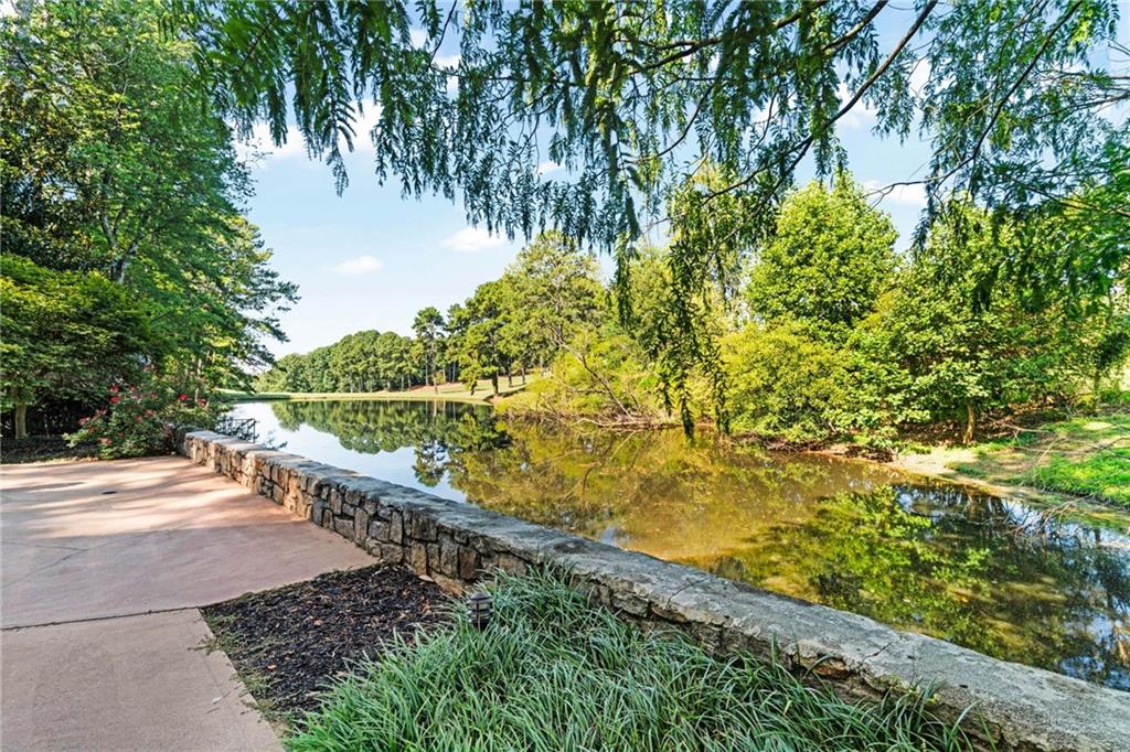 550 Atlanta Country Club Drive SE