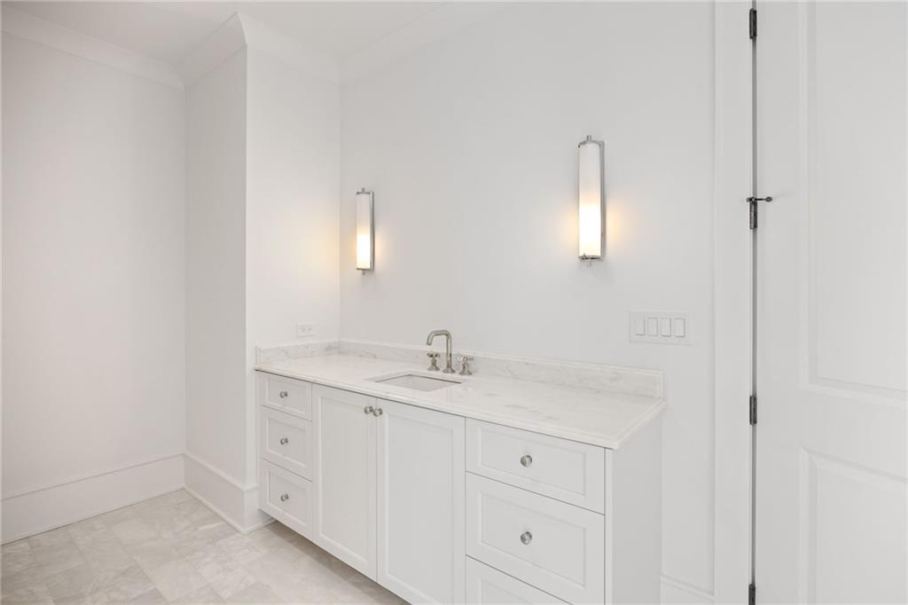1353 W Wesley Road NW