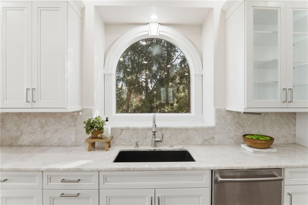 650 Greenview Terrace