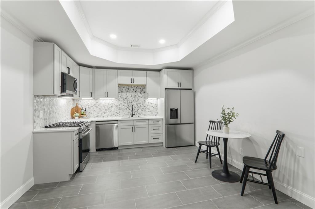 650 Greenview Terrace