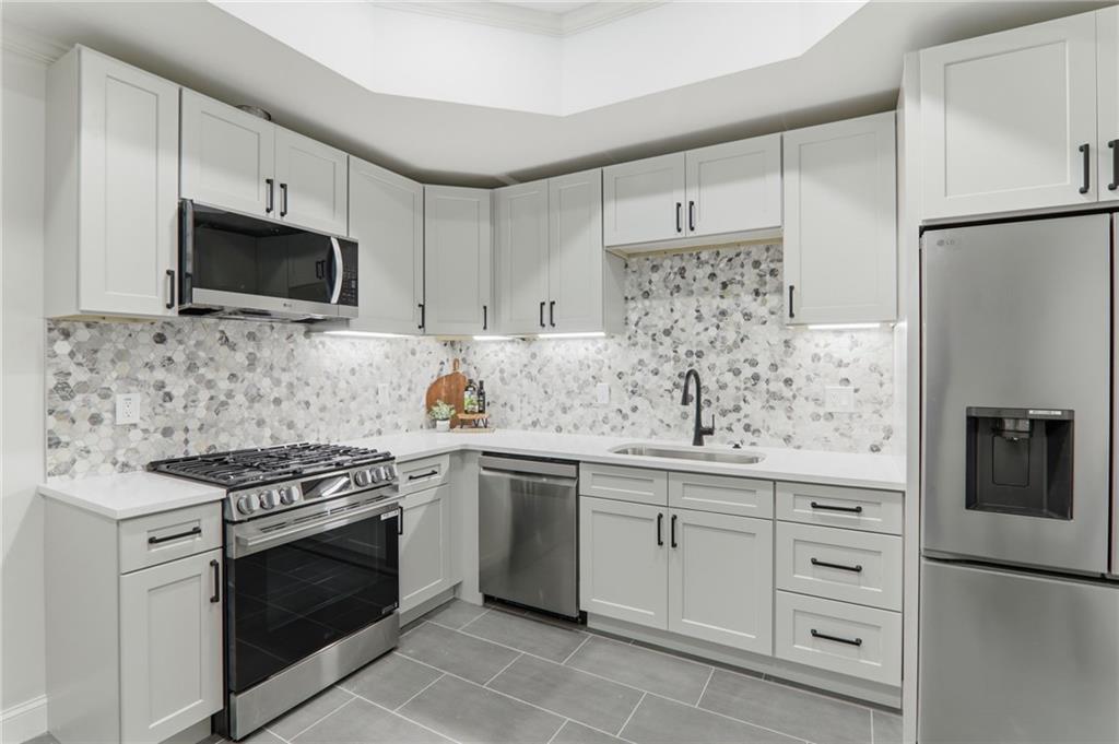 650 Greenview Terrace