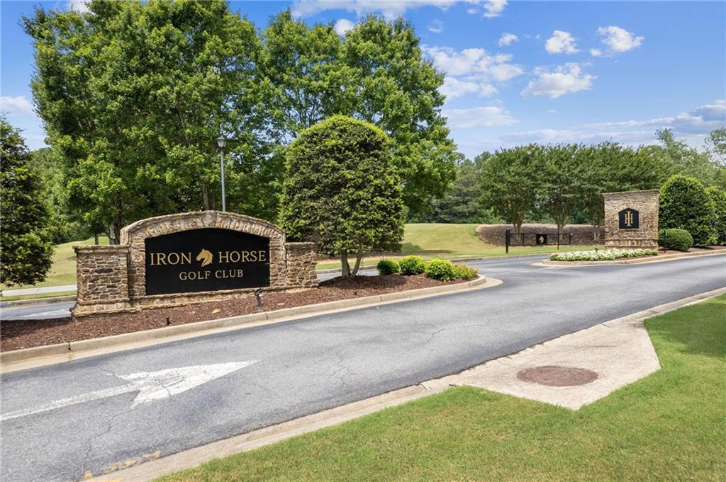 715 Crown Cove