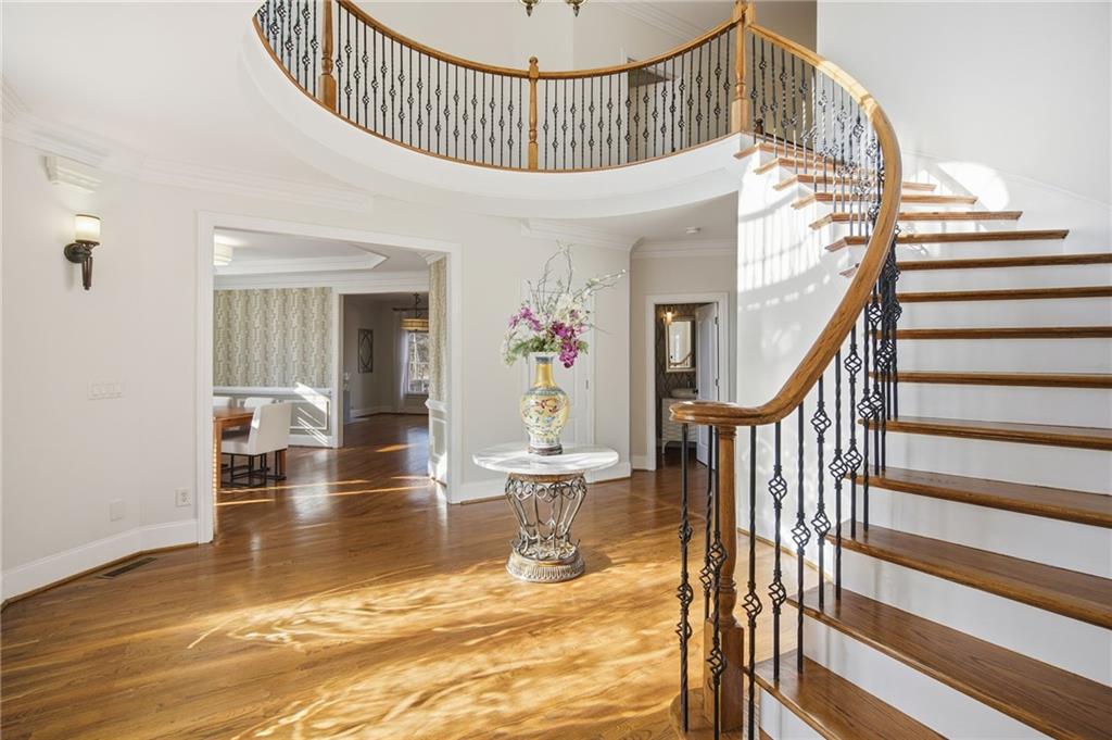 715 Crown Cove