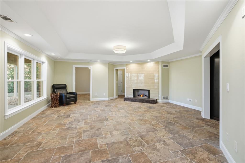 715 Crown Cove