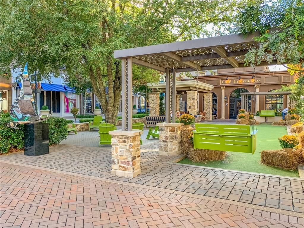 715 Crown Cove