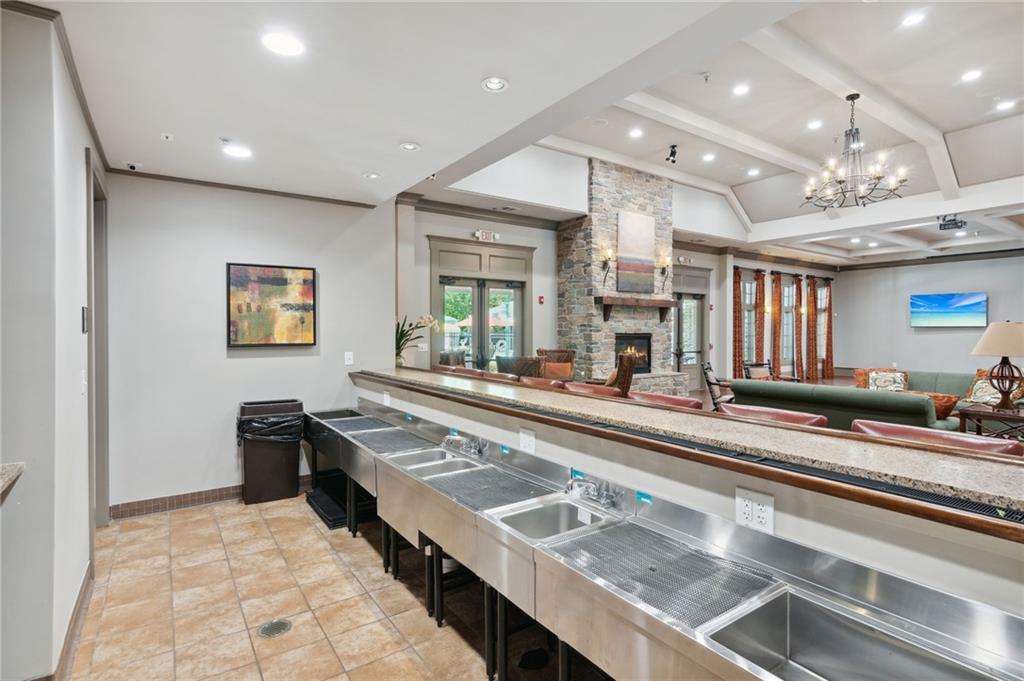 715 Crown Cove