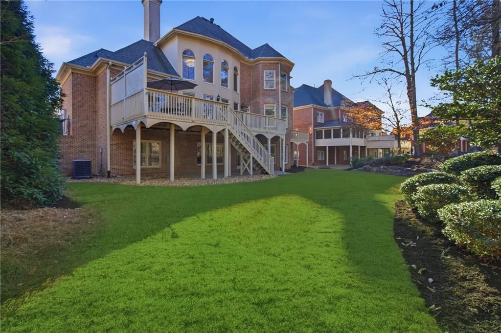 715 Crown Cove