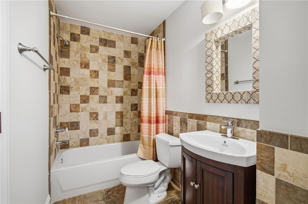 715 Crown Cove