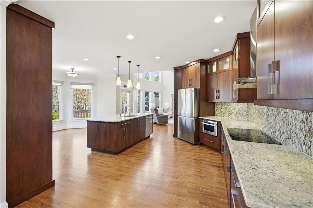 715 Crown Cove