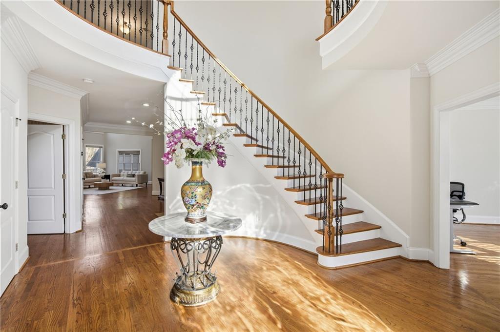715 Crown Cove
