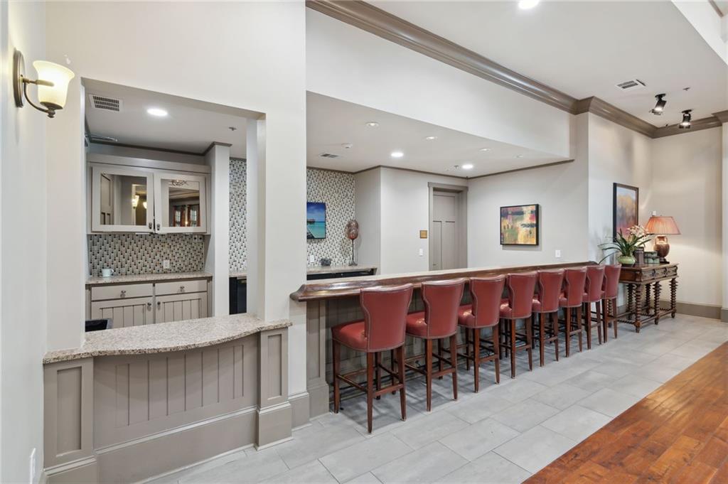 715 Crown Cove