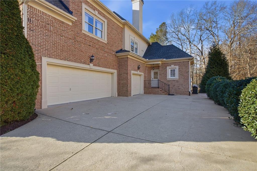 715 Crown Cove