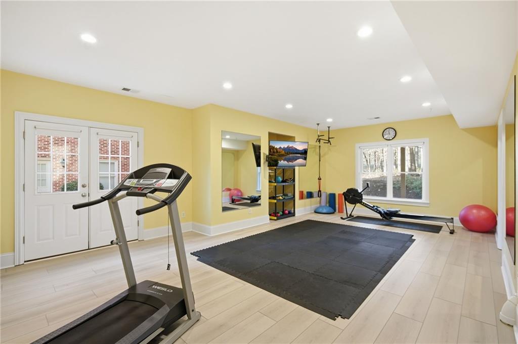 715 Crown Cove